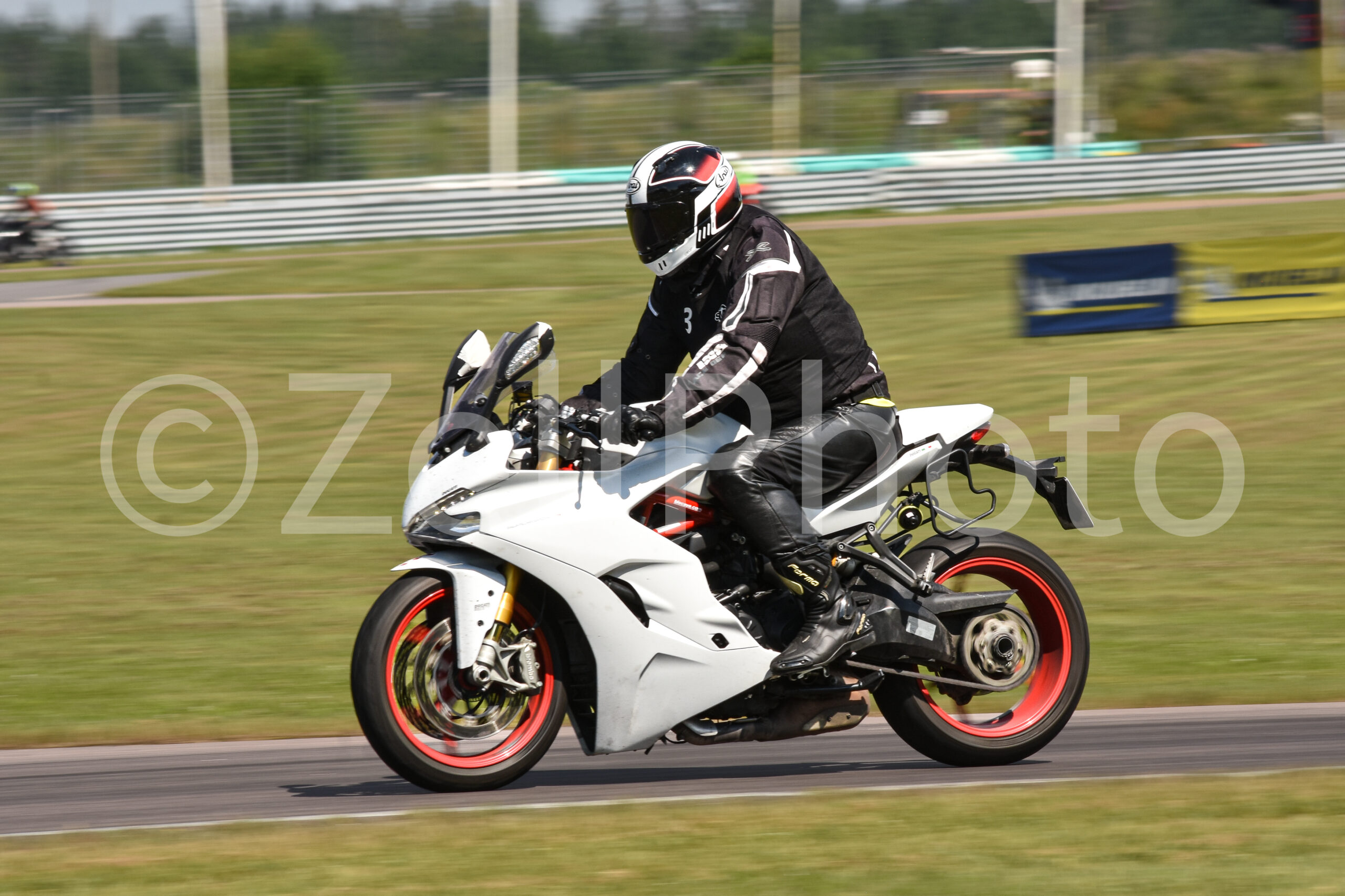 https://zellphoto.se/produkt/5936/