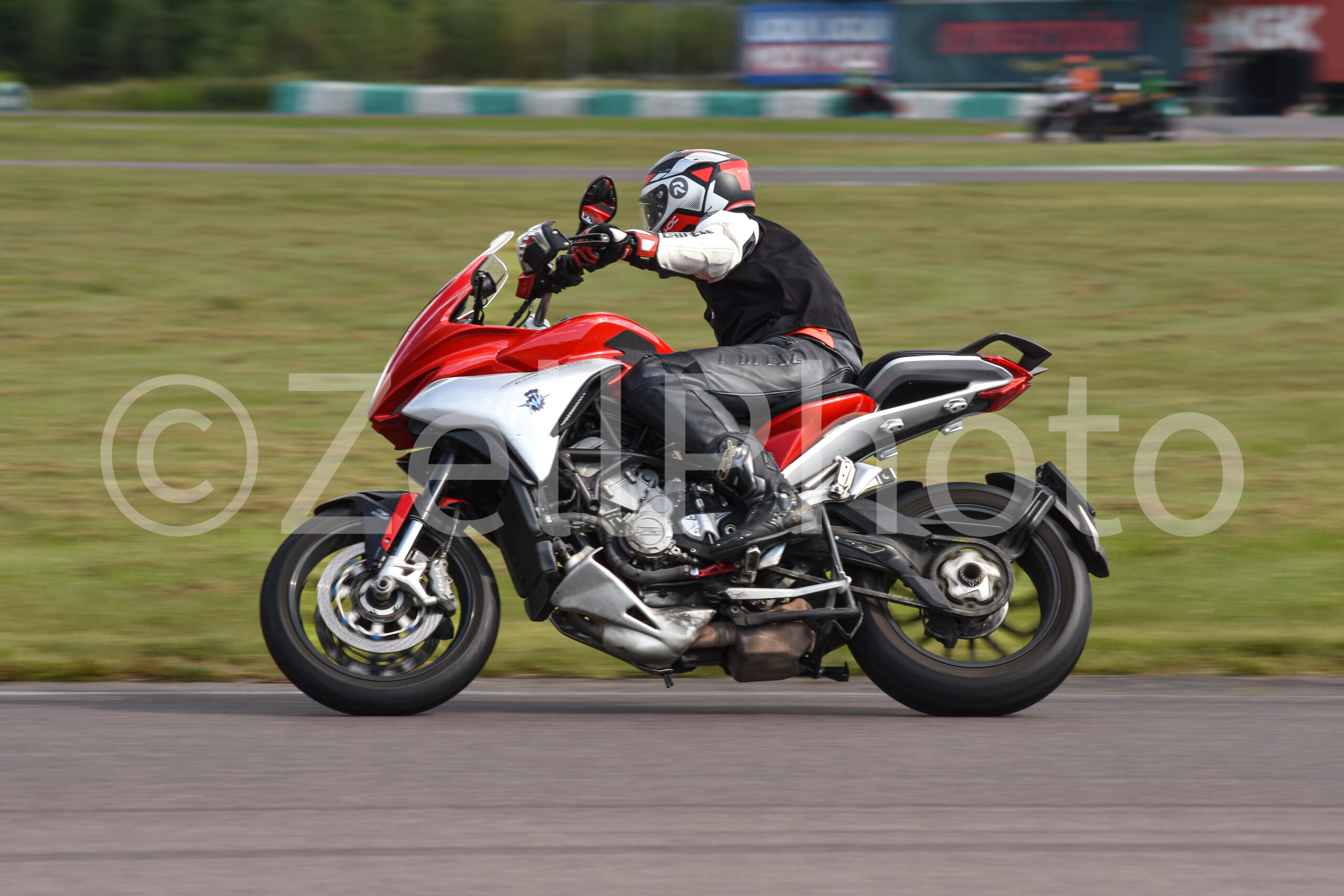 https://zellphoto.se/produkt/8745/
