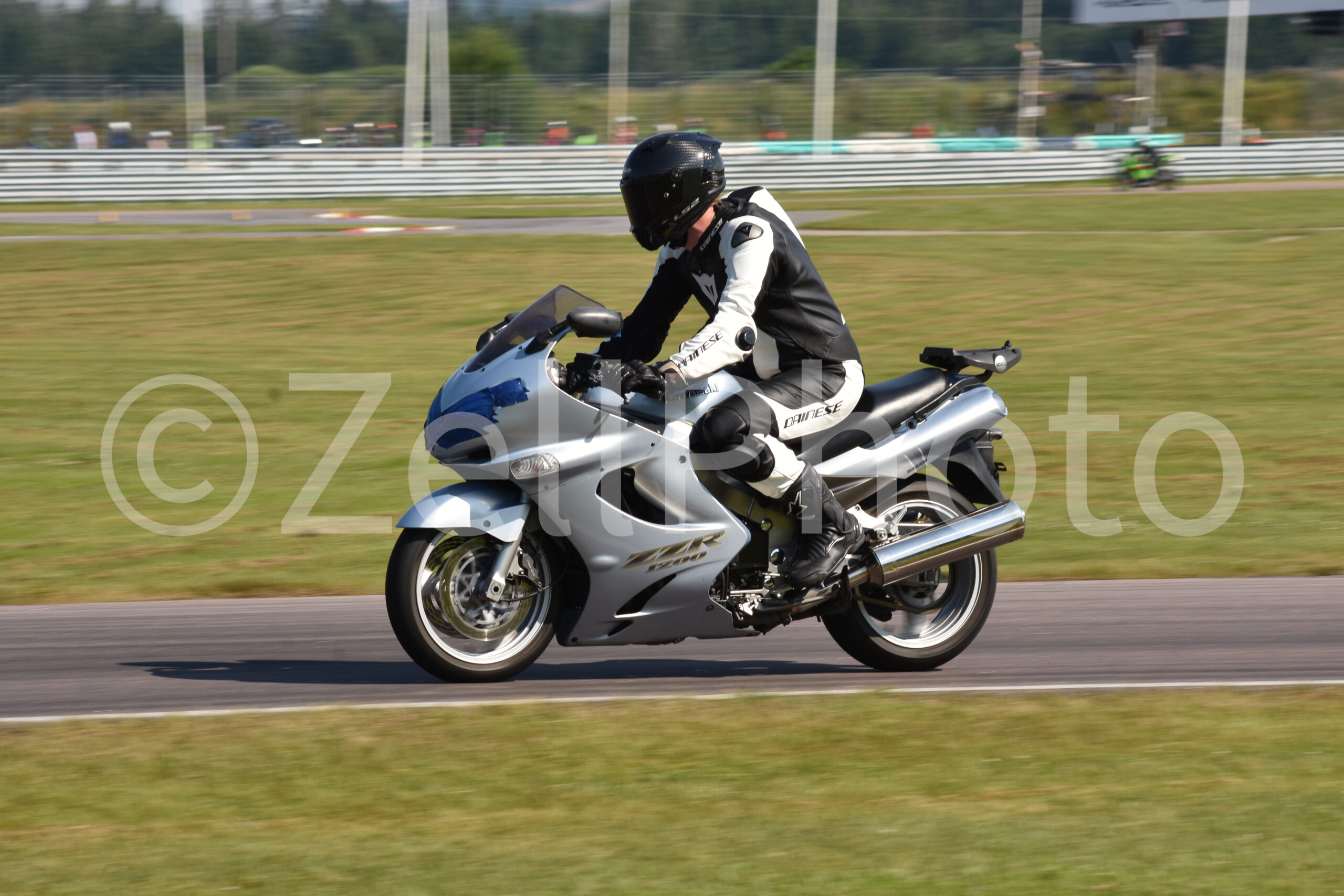 https://zellphoto.se/produkt/9800/